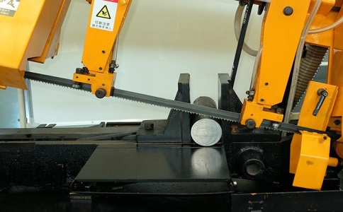 莞城街道数控带锯床自动送料精度会出现偏差吗？