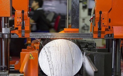 莞城街道立式金属带锯床切削出现跑带故障解决方法！